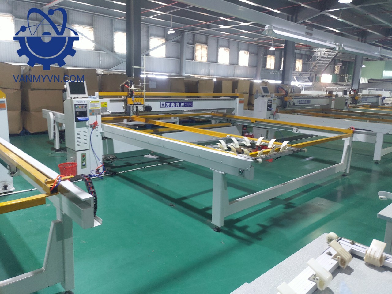 Máy chần 1 kim chạy bằng mâm khung
