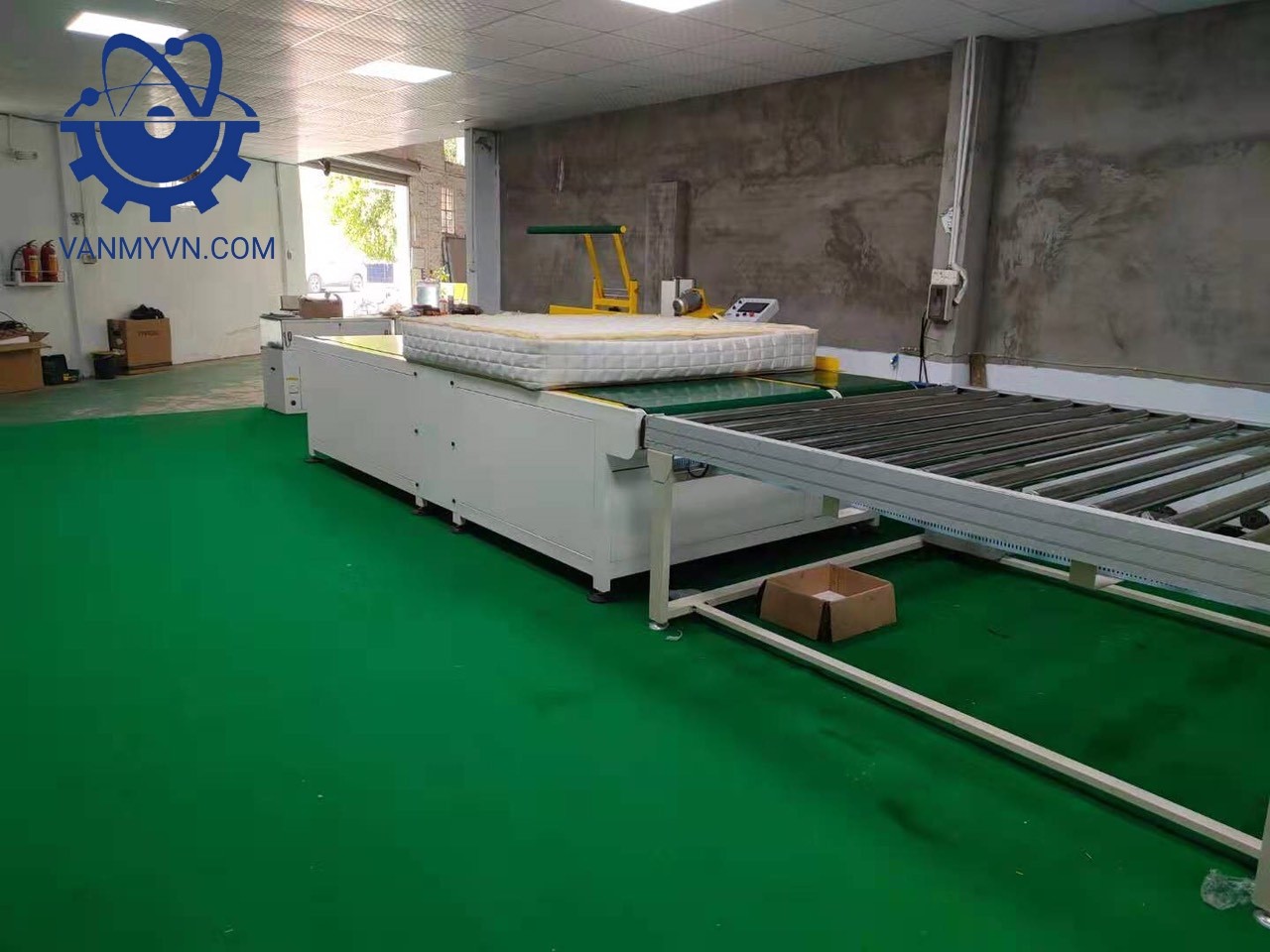 máy may viền nệm tự động